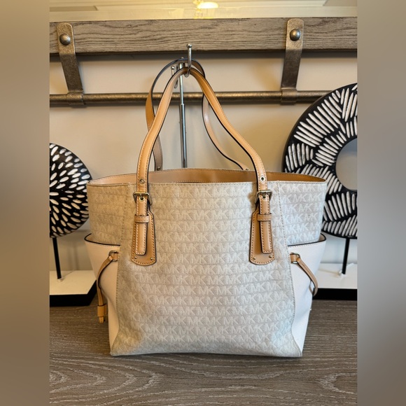 Michael Kors Cream and Tan Signature Tote - Picture 2 of 16